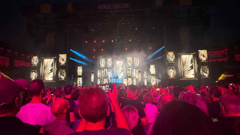 Jean Michel Jarre at Schloßplatz Stuttgart at the OpenJazz festival. This is ROBOTS DON'T CRY