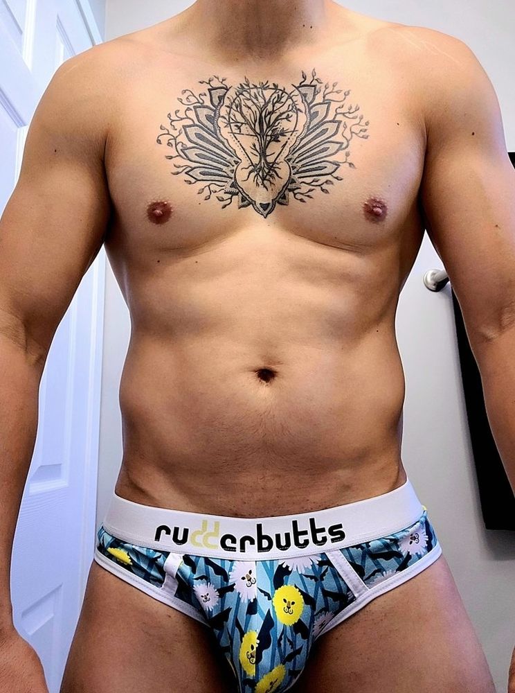 A front facing picture after a pull day workout. A Rudderbutts brand jock in blue and white, with yellow and white dandelions, is being worn