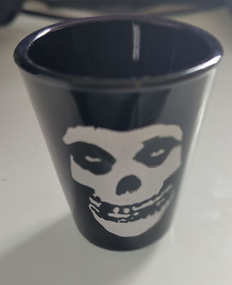misfits skull on a shot glass /schnapps glass