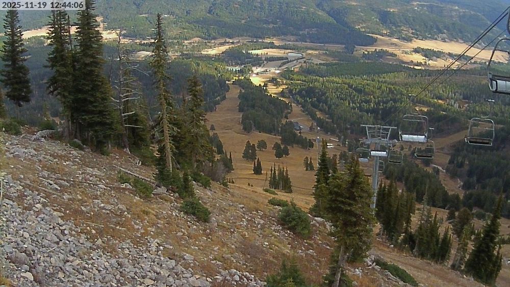 The current view of Bridger Lift at Bridger Bowl, Montana.

2025-11-19 12:44PM