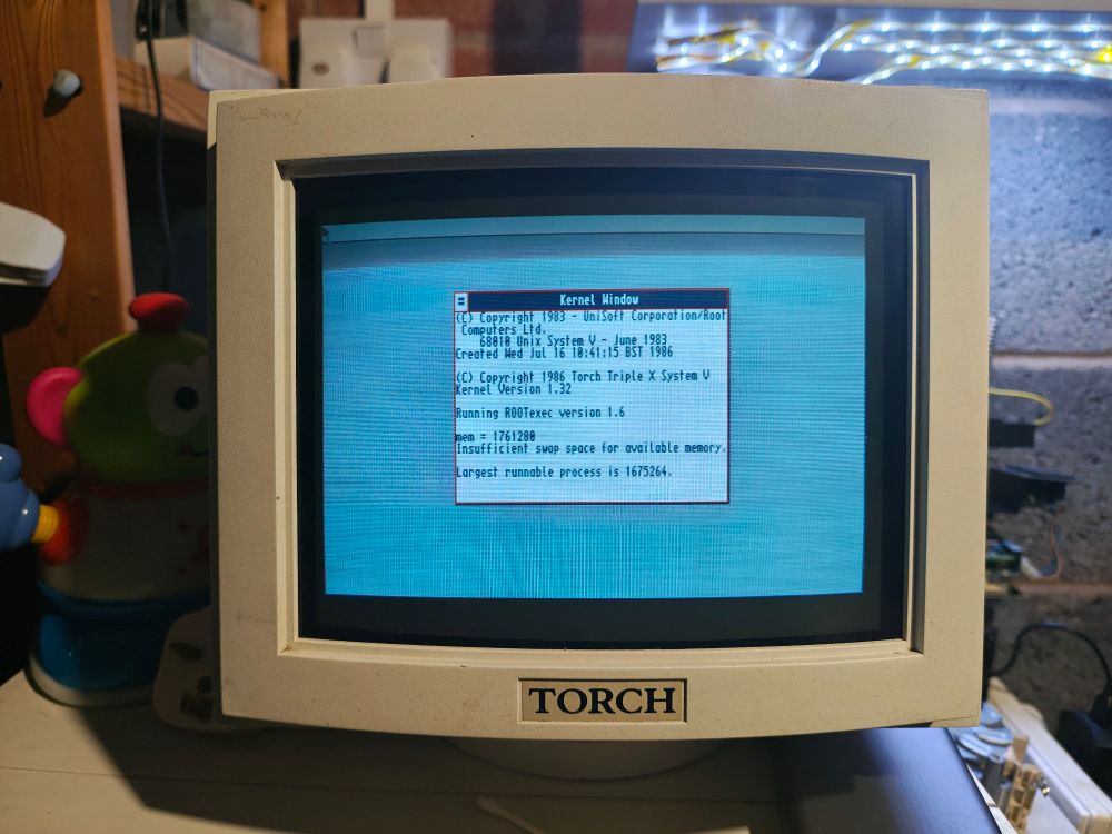 A picture of the Torch Triple X monitor showing a kernel boot window as it boots from the v1.32 Torch boot disk. The boot has stopped at this point showing the largest runnable process as 1675264.