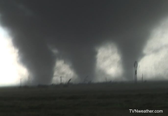 A zoomed in view of the multi-vortex tornado.