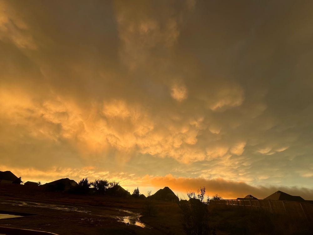 Mammatus and low clouds