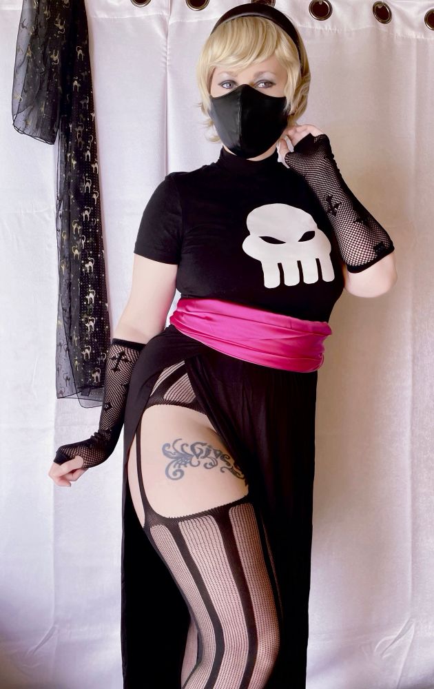 blackquadrant cosplaying Rose Lalonde in alternate version of her black dress and wearing a black face mask