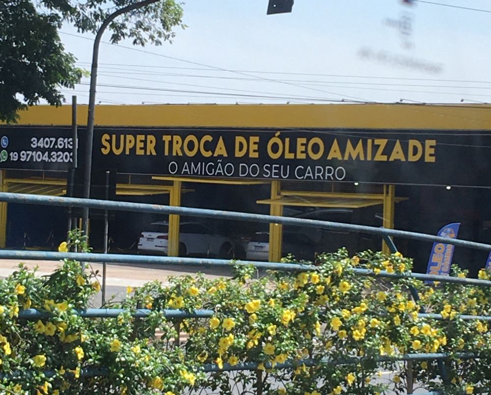 Fachada de ponto de troca de óleo para carro 
