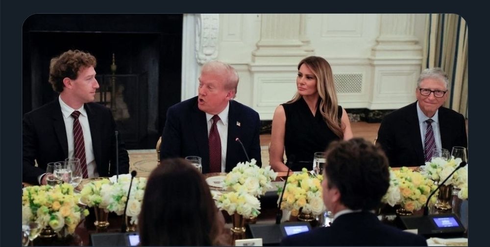 A picture of Mark Zuckerberg, Trump, melania, and Bill Gates at the White House For an AI in education meeting