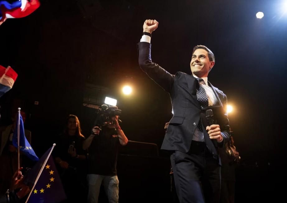 D66 party leader Rob Jetten looking confident