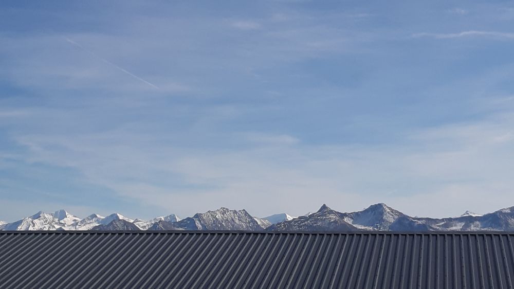 Mehr Blechdach und Schneeberge
