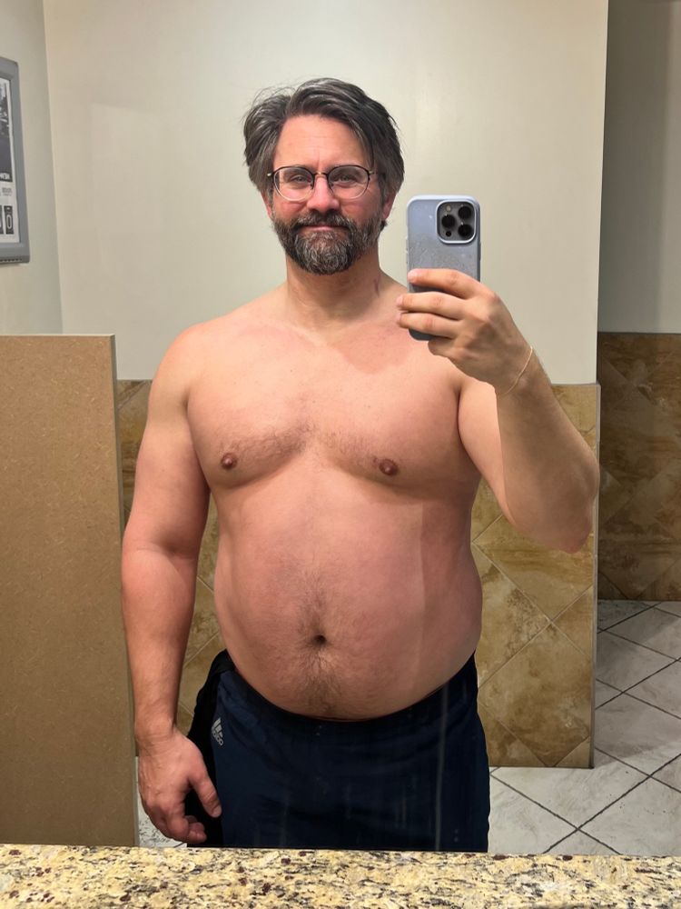 Mirror selfie in the gym locker room, relaxed 