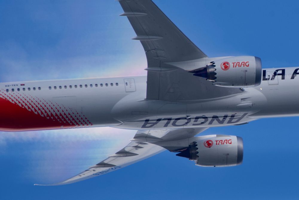 Iridescent condensation clouds on a Boeing 787-10 Dreamliner built for TAAG Angola Airlines 