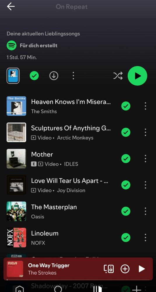 Spotify-Playlist „On Repeat“ darunter Titel von The Smiths, Arctic Monkeys, IDLES, Joy Division, Oasis, NOFX ...
