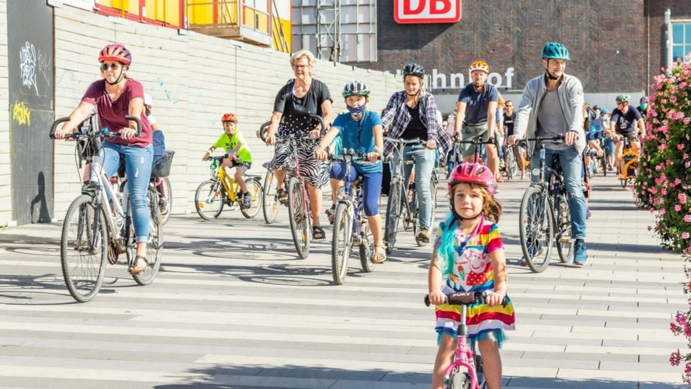 Hier startet in Duisburg die Fahrrad-Demo für Familien