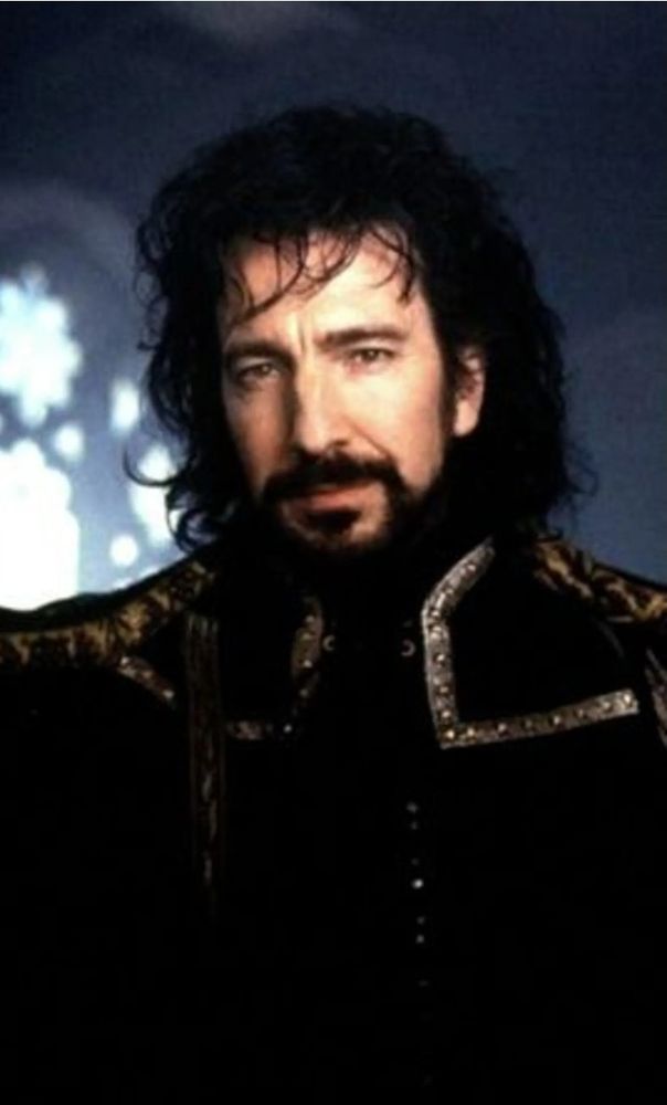Sheriff of Nottingham, Alan Rickman in all black.
