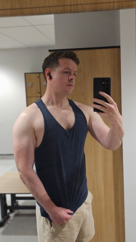 Me in gym gear taking a selfie in the changing room mirror.