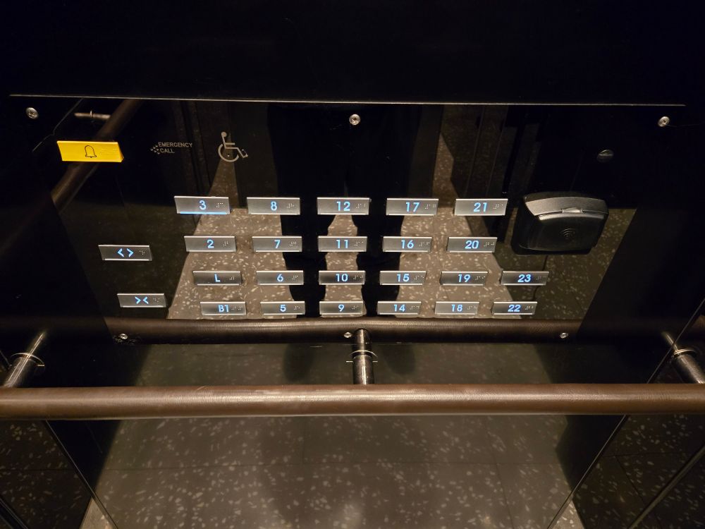 Buttons go from B1 to 23, all buttons are shifted by one position (compared to the other picture)