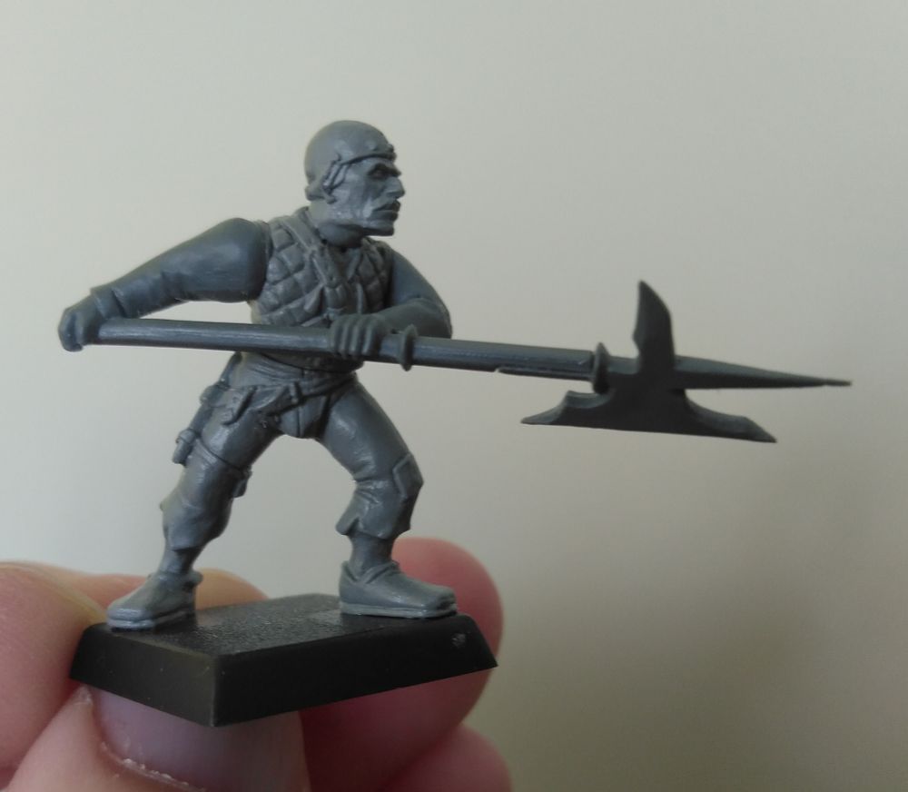 Kitbashed halberdier, using parts from the WFB Empire State Troops and Empire Free Company kits.