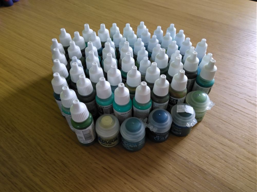 Vallejo Model Colour
 - Khaki Grey
 - US Field Drab
 - English Uniform
 - German Camo Beige
 - Russian Uniform WWII
 - Reflective Green
 - German Fieldgrey WWII
 - Khaki
 - German Camo Bright Green
 - Green Sku
 - Dark Yellow
 - US Dark Green
 - USA Olive Drab
 - Pale Green Flat
 - Gunship Green
 - Dark Sea Green
 - Dark Sea Blue (2)
 - Light Sea Grey (2)
 - Pale Greyblue
 - Pale Blue Grey
 - Pale Blue

Vallejo Panzer Series
 - Luftwaffe Camo Green
 - Uniform Green
 - Camo Olive Green
 - Intermediate Green
 - German Camo Dark green
 - German Dark Green (2)

Vallejo Panzer Aces
 - USMC Tank Crew
 - Highlight USMC Tank Crew

Games-Workshop
 - Karsnik Green (2)
 - Krieg Khaki
 - Waaagh Flesh (2)
 - Sons of Horus Green (2)
 - Syberite Green (2)
 - Kaballite Green
 - Sotek Green
 - Incubi Darkness
 - Stegadon Scale Green
 - Gauss Blaster Green
 - Warpstone Glow
 - Caliban Green
 - Castelan Green
 - Warboss Green
 - Nurgling Green (2)
 - Loren Forest
 - Straken Green
 - Death World Forest
 - Ogryn Camo
 - Orruk Flesh
 - Elysian Green
 - Moot Green

The Army Painter
 - Elemental Bolt