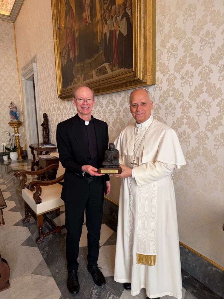 
University of Notre Dame
@NotreDame
·
1m
Father Dowd extended greetings and prayers from the Notre Dame family as he met with Pope Leo on Friday.

Their conversation centered on the role Notre Dame and other Catholic universities can play in supporting the Church, addressing the challenges of our times, and fostering
Show more



Pope Francis wearing white papal robes stands next to Reverend Robert Dowd, who is wearing a black suit with a white roman catholic collar. Both are holding a sculpture bust of Saint John Newman in an ornately decorated room.