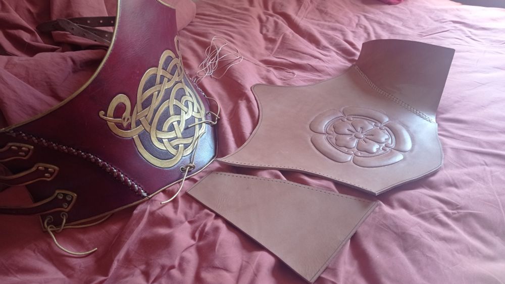 Side pic of the front pieces again, from another angle where the two stitched parts are seen forming a weird angle towards the outside instead to the side it will curve to once it's moulded