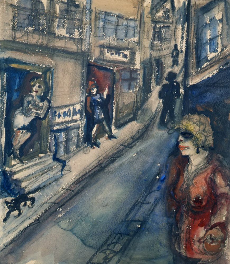 Um 1929
Blick in die Herbertstraße. Im Vordergrund rechts eine rot gekleidete Frau im Profil nach links. In den Eingängen der Häuserreihe links im Bild stehen zwei weitere Prostituierte in wartender Pose. Im hinterenTeil der Straßenflucht zwei schwarze Männergestalten. Verso: Variation zum oben genannten Motiv. Rechts wiederum eine Frau in Rot. Links vor dem Eingang des "Grog Kolla" eine blonde Frau in einem blauen Kleid, die sich an den Türrahmen lehnt. Zwischen ihnen auf der Straße zwei dunkel gekleidete Männer mit dem Rücken zum Betrachter und im Hintergrund rechts eine weitere Männergestalt.