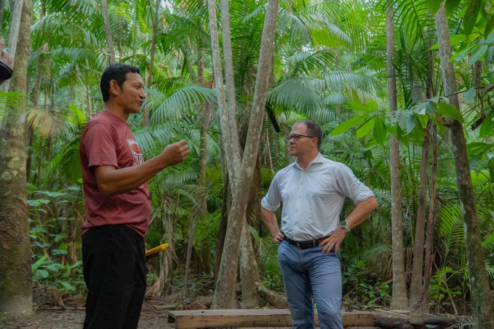 Charles und Bundesumweltminister Schneider im Gespräch