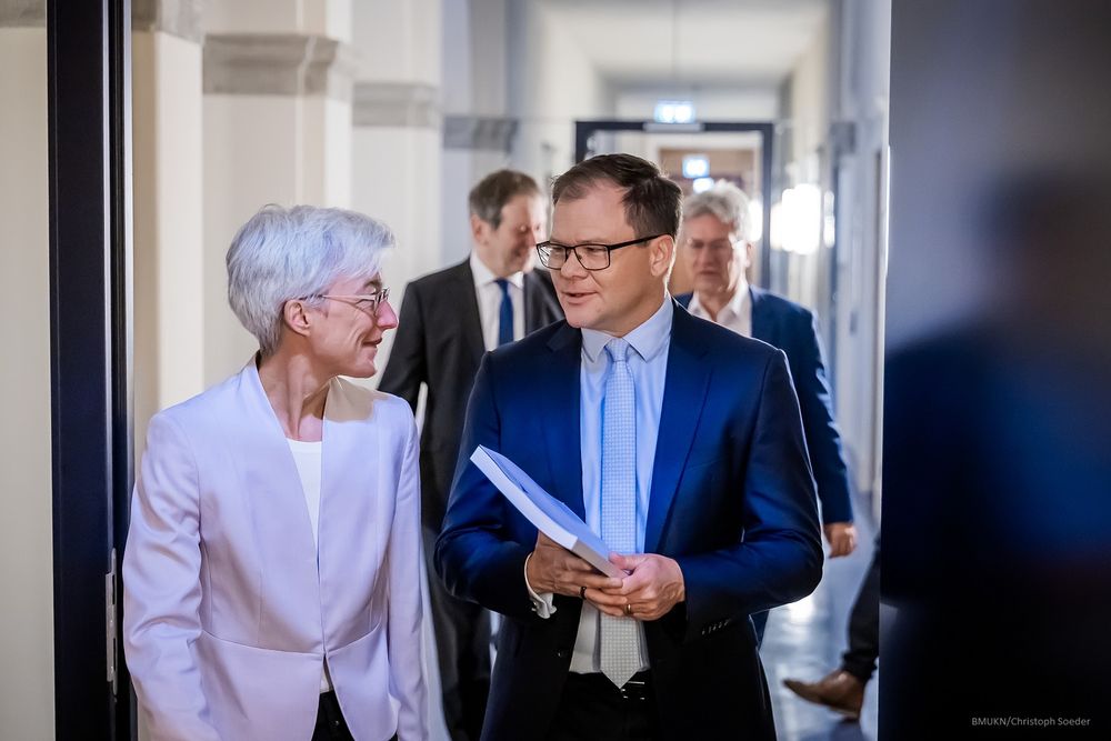 Bundesminister Carsten Schneider im Gespräch