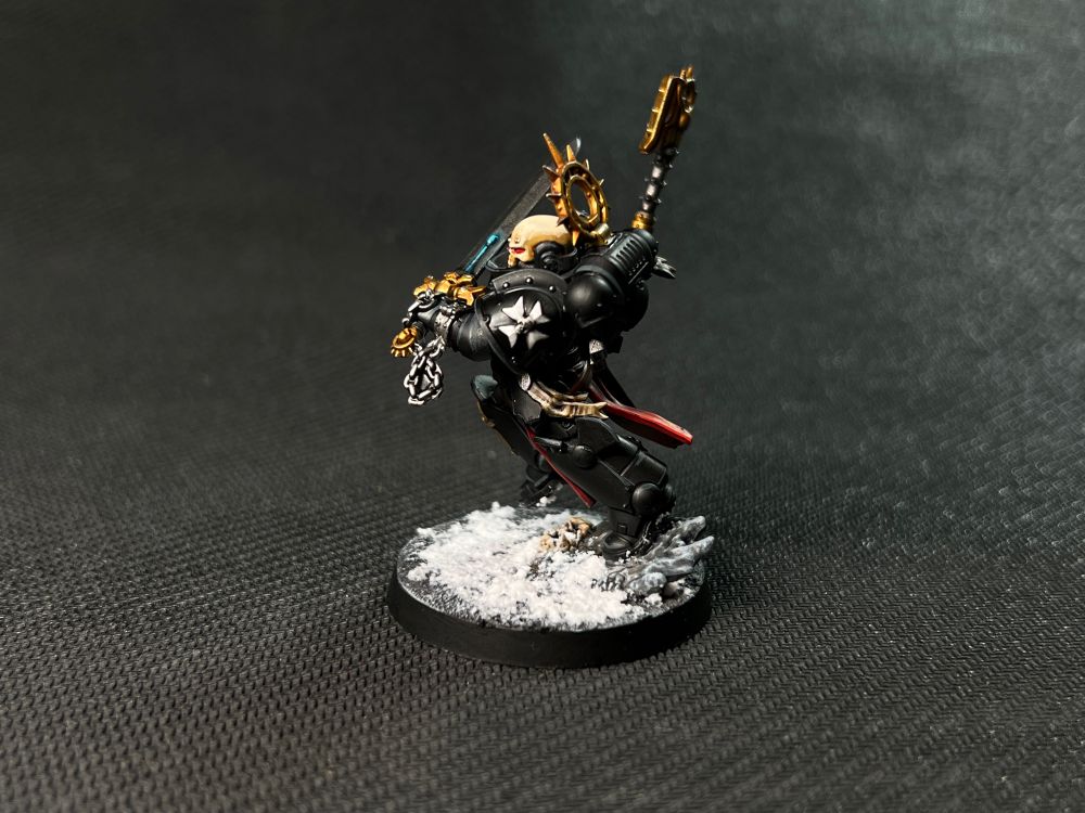 A Black Templars Execrator, based in a snowy setting (side view). 