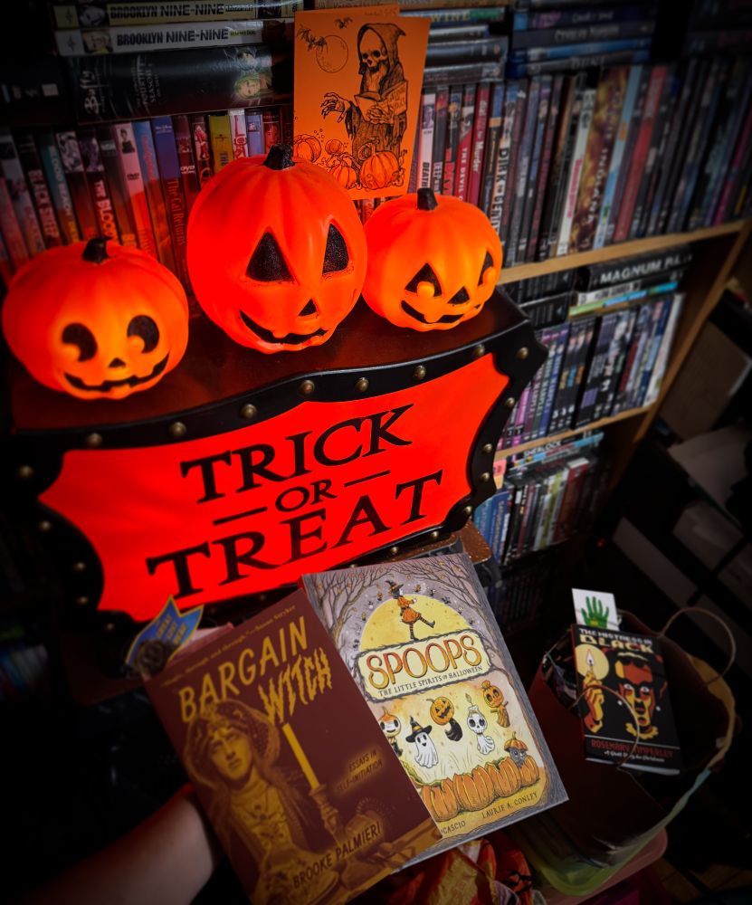 Halloween reading - Bargain Witch, Spoops, and new Seth-illustrated ghost stories!