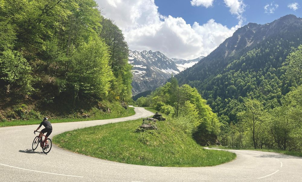 A cyclist tackles one of the many hairpins on Col d'Agnes.