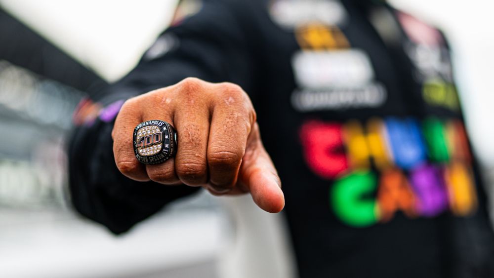 Close up of the Jostens Brickyard 400 ring on Bubba Wallace’s hand.