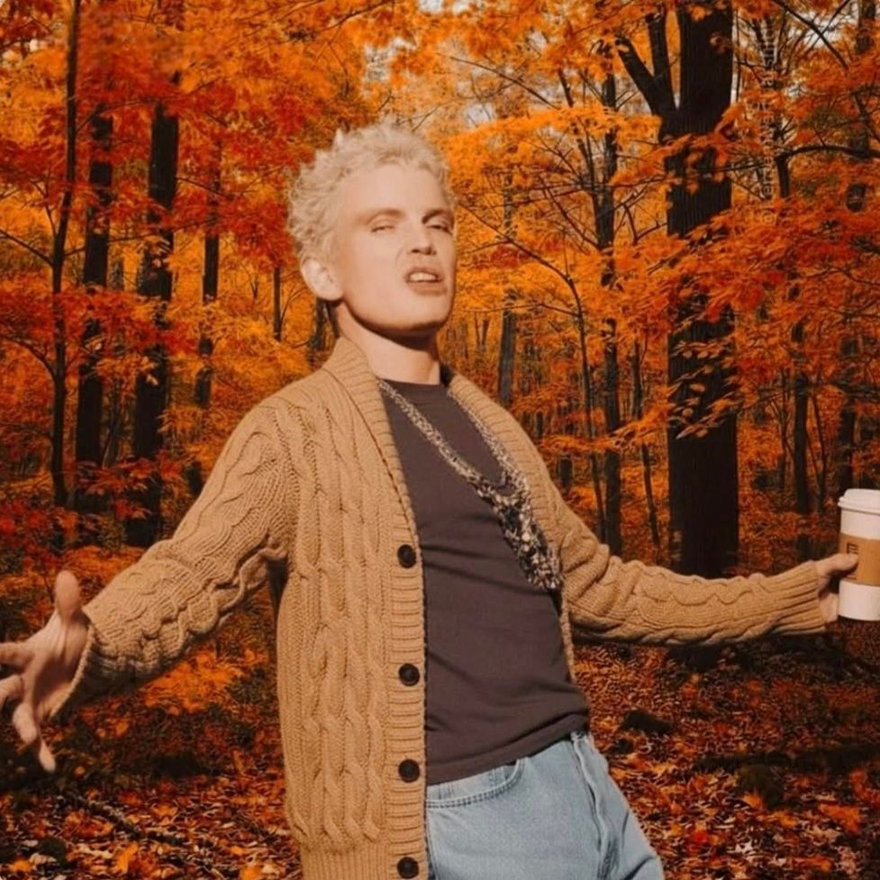 Billy Idol im Herbstwald.
