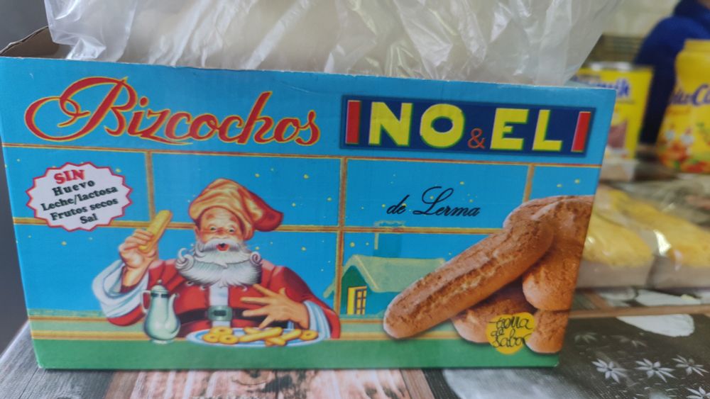 Caja de bizcochos Noel que mi familia lleva comprando desde que mi padre era niño
