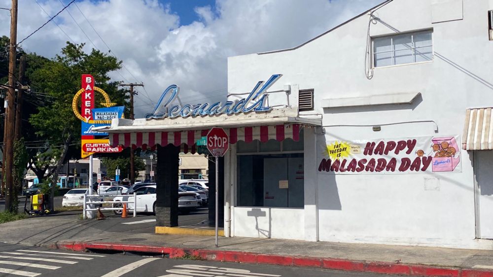 Photo of Leonard’s bakery close to Waikiki. Leonard’s makes world-famous Malasadas.