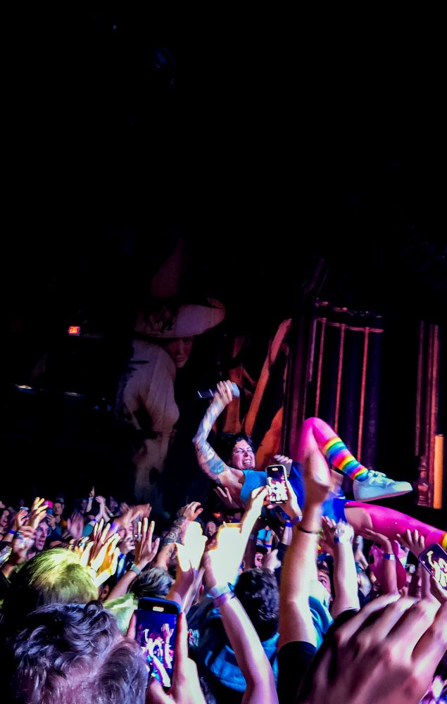 Sleigh bells in concert 