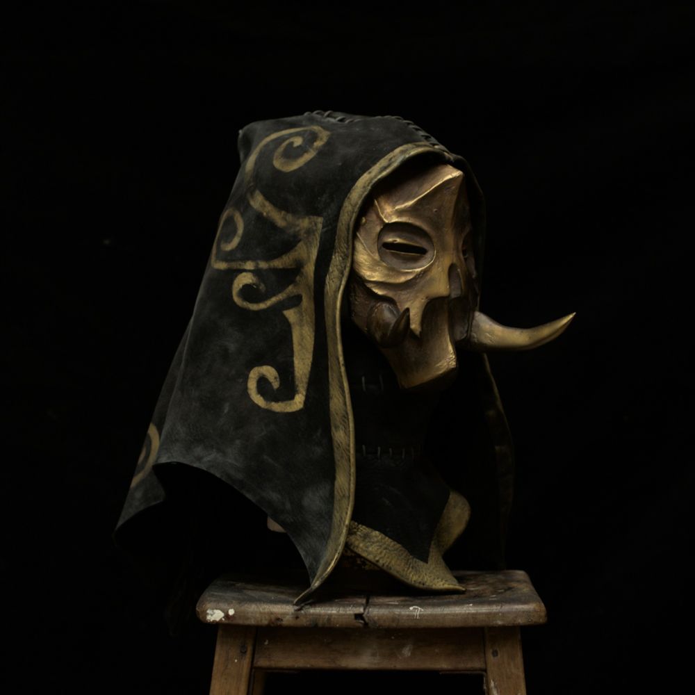 Konahrik's mask side view 
