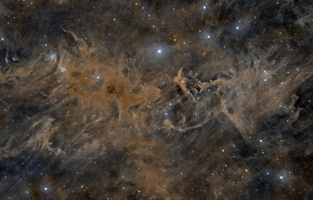 Lots of brown/grey molecular space dust in a field of stars