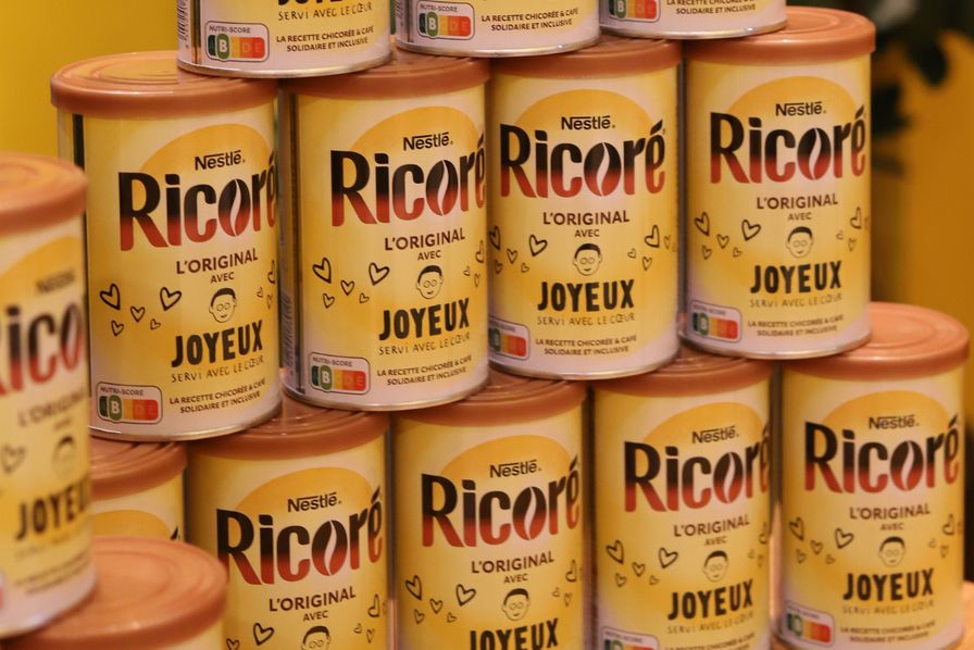 Pyramide de pots de Ricoré en cobranding avec Joyeux