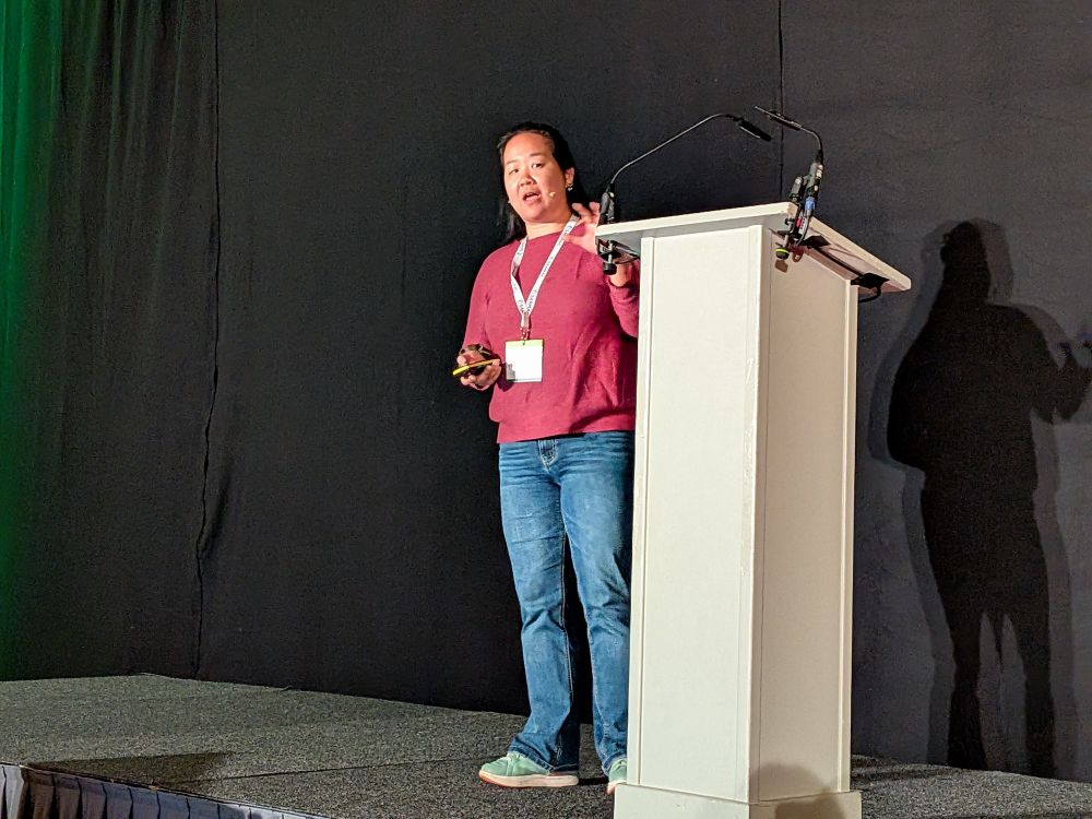 Dr Yan presenting her talk 