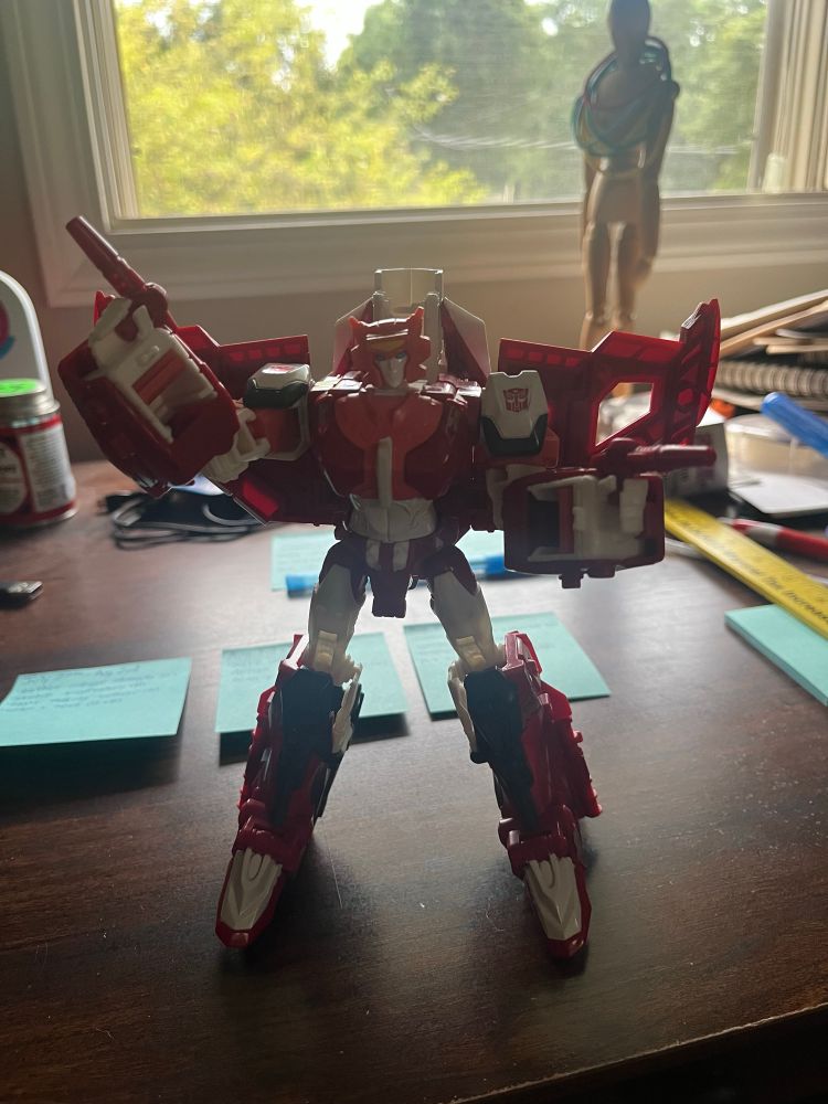 Elita-1 posing with her admittedly kinda shrimpy guns