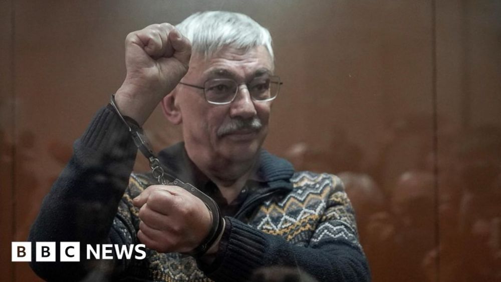 Ukraine war: Russian human rights campaigner Oleg Orlov sentenced to jail