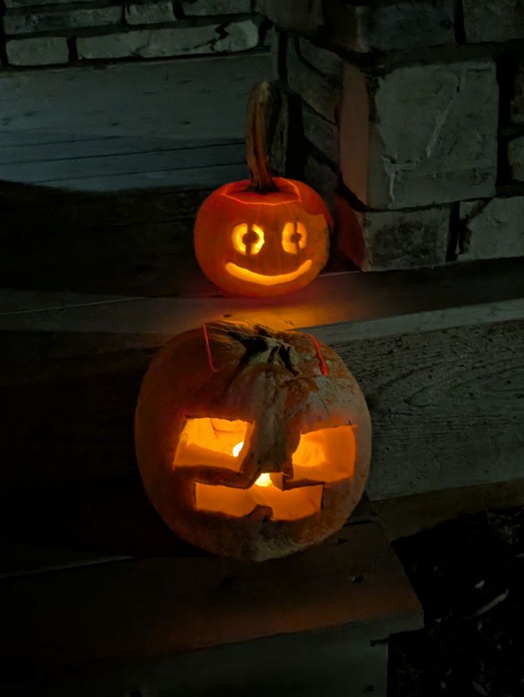 Dragon Quest slime pumpkin above, and Minecraft creeper pumpkin below.