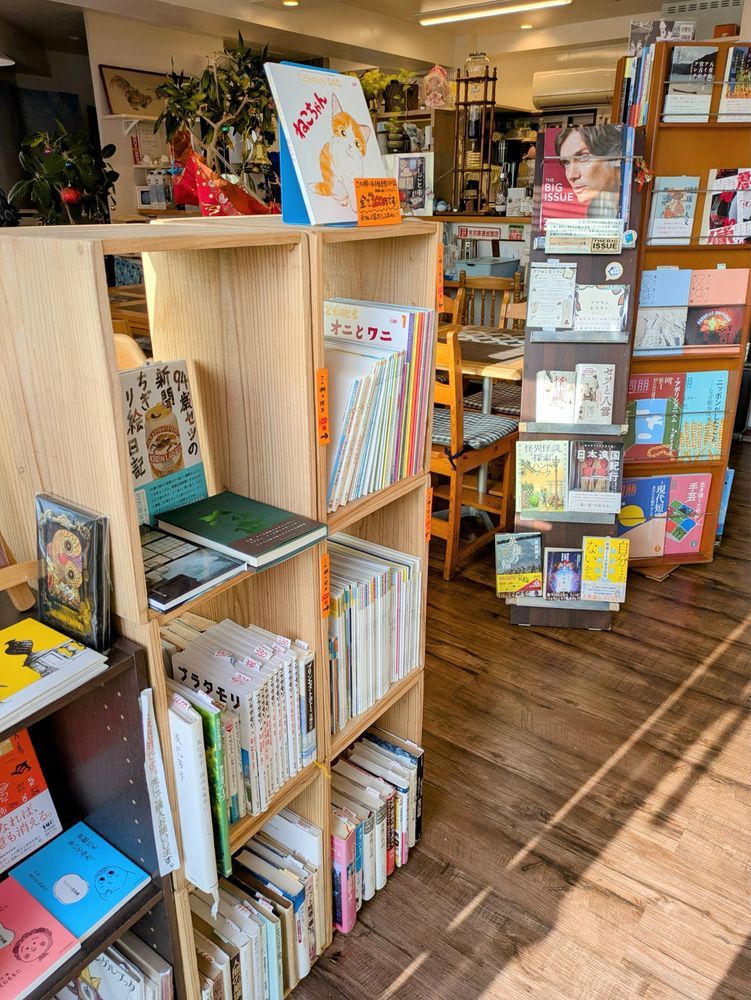 フェアコーナーの様子③
くじらブックスに入ってすぐ、入り口横
木の枠棚にフェア展開中