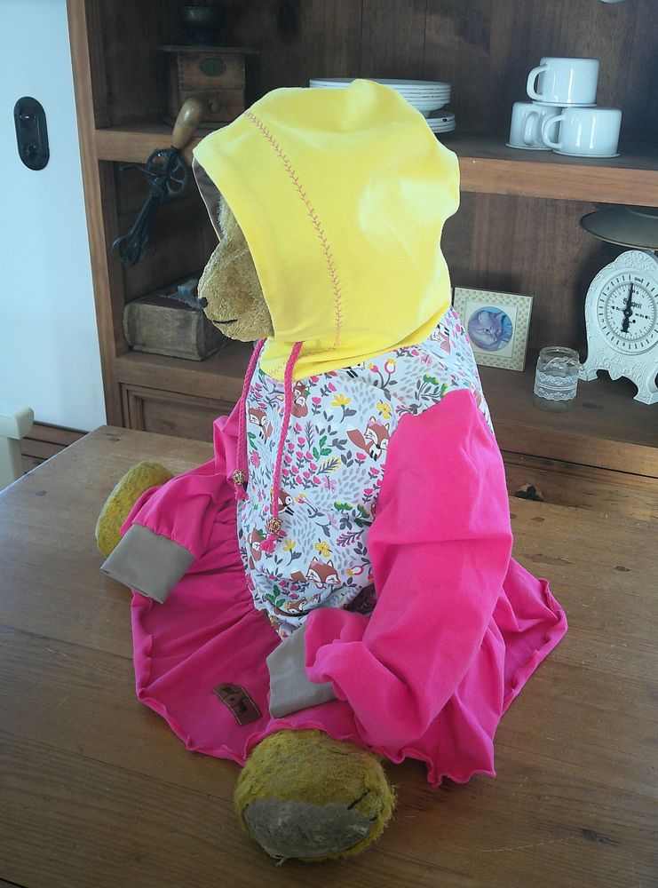 €25.-
Mädchentunika mit kurzem Rockansatz und Kapuze, langarm mit Fuchsmotiv in Bioqualität
Shirt ist ganz neu (Größe 110/116), da es leider kleiner ausfällt passt sie nicht

50% des Kaufpreises wird an den Tierschutz gespendet!