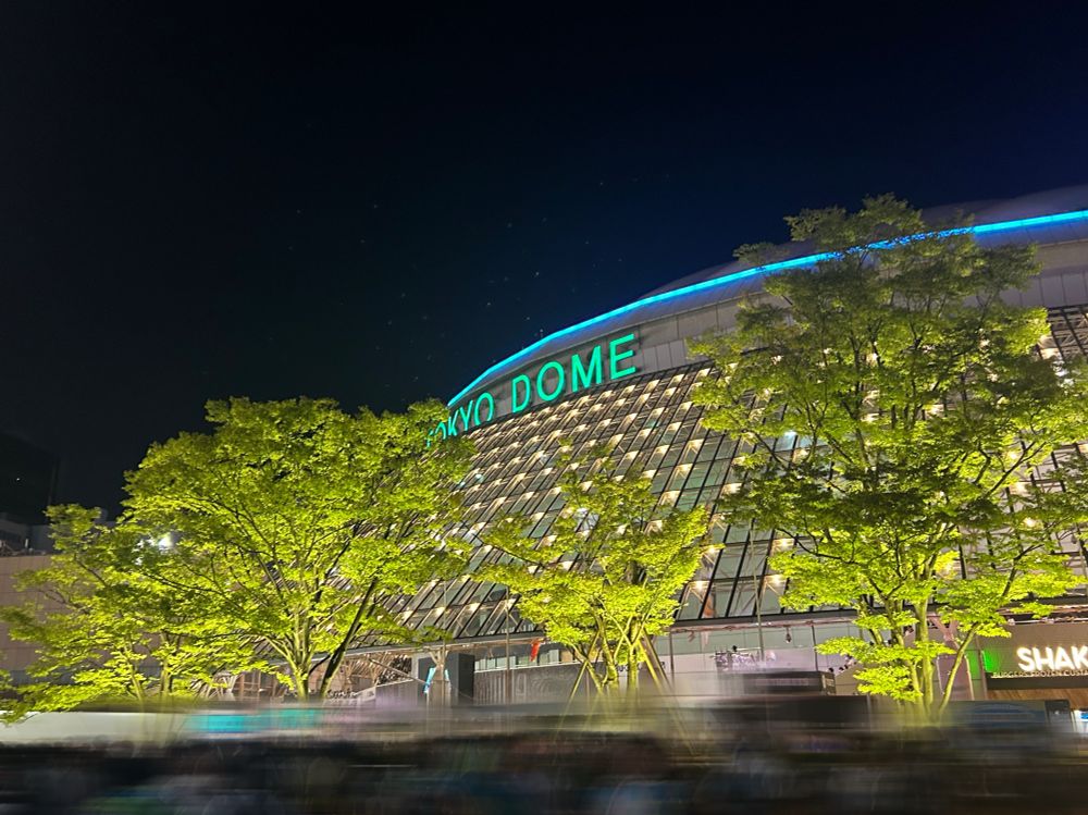 外から撮った夜の東京ドーム