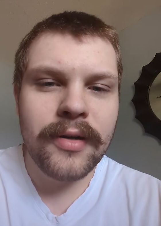 screenshot of @smalleyes52 on TIkTok