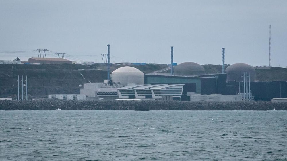 France’s newest nuclear reactor shuts itself down