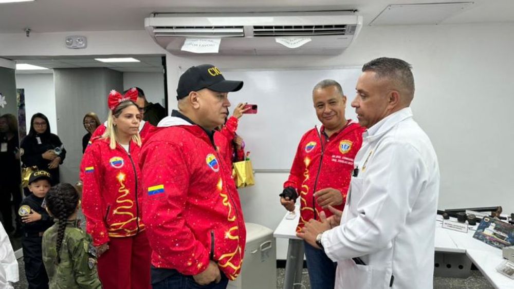 Ministro Cabello visitó nuevo laboratorio de coordinación de análisis elemental y morfologico del CICPC