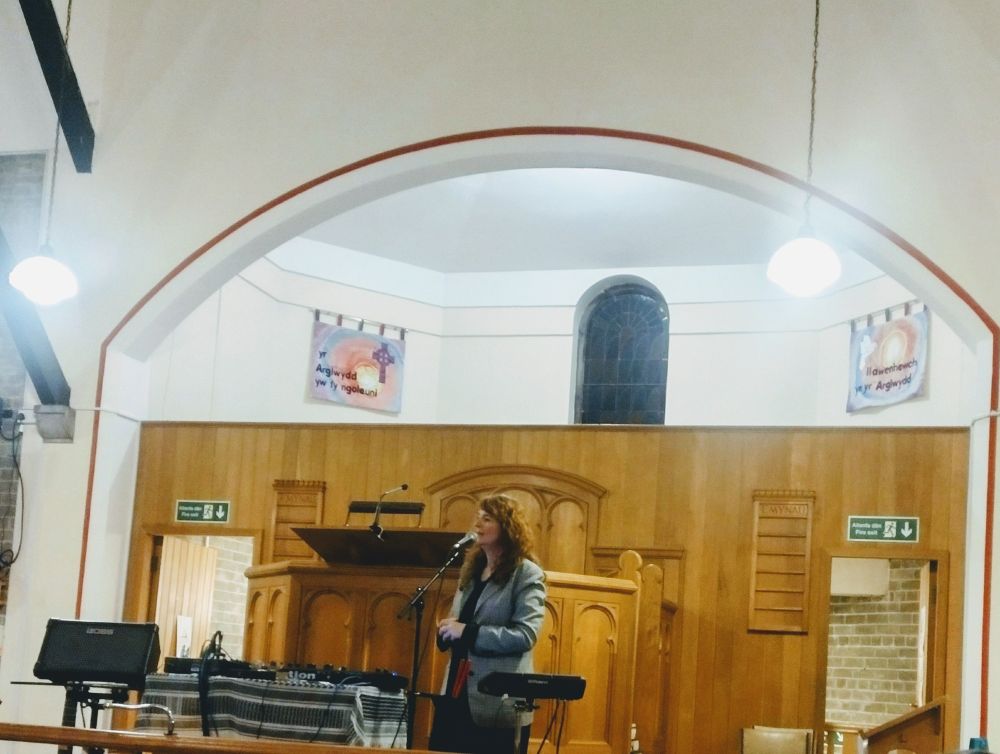 A picture of the singer Lleuwen Steffan singing in Capel Emaus Bangor last night