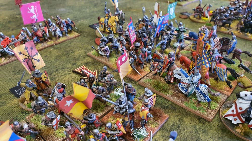 28mm medieval figures. Men-at-arms fighting.