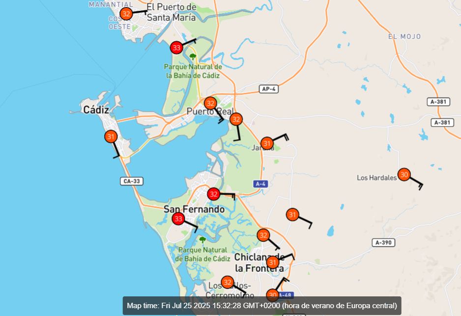 Temperatura y viento en algunas estaciones de aficionados ubicadas en la Bahía (WUNDERMAP de www.wunderground.com).
El viento de Levante (ESE) llega "asurestado" a las estaciones de la costa, una situación que supone algo más de humedad en el aire y un ambiente más bochornoso (sobre todo cuando el viento se encalma).